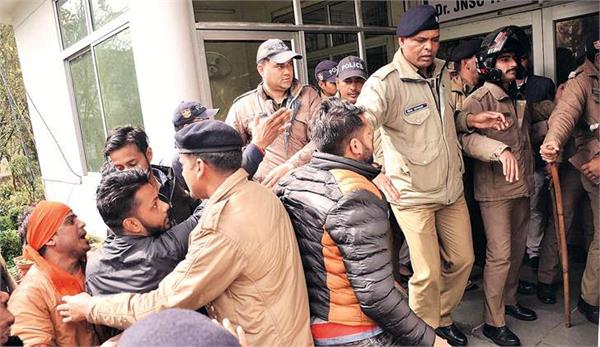 attack on kashmiri students in maharashtra