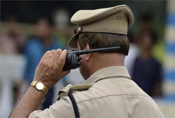 girl threatened of nuclear attack on delhi to a boy on tinder