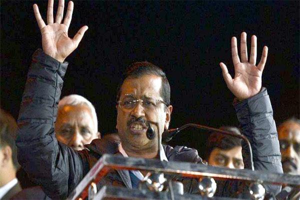 delhi cm kejriwal promises sops for lawyers  rs 50 crore set aside in budget