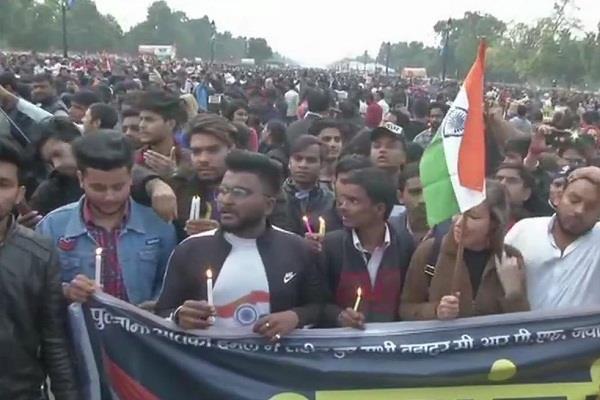 protest march expelled from delhi to india gate