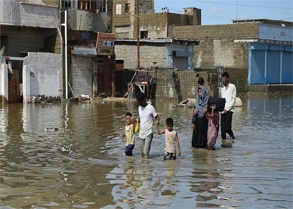 pakistan snowfall and rain