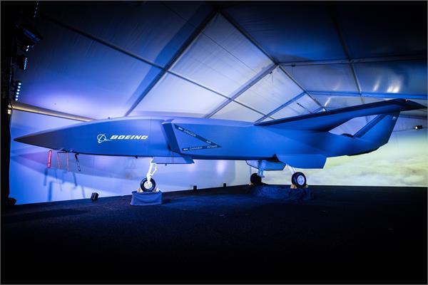 boeing unveils loyal wingman military combat drone