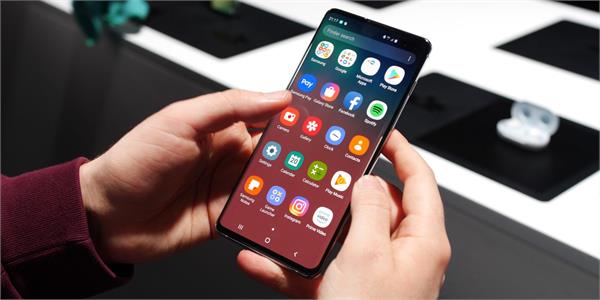 samsung galaxy s10 plus gets its first software update