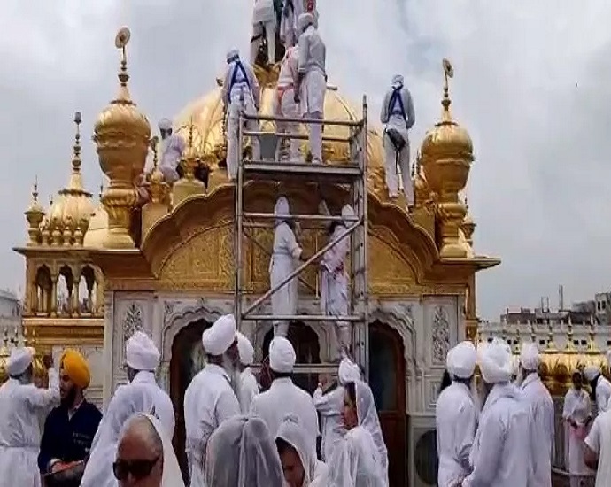 ਸ੍ਰੀ ਹਰਿਮੰਦਰ ਸਾਹਿਬ ''ਚ ਸੋਨੇ ਦੀ ਸਫਾਈ ਦੀ ਕਾਰ ਸੇਵਾ ਸ਼ੁਰੂ