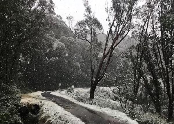 australia snow falling victoria
