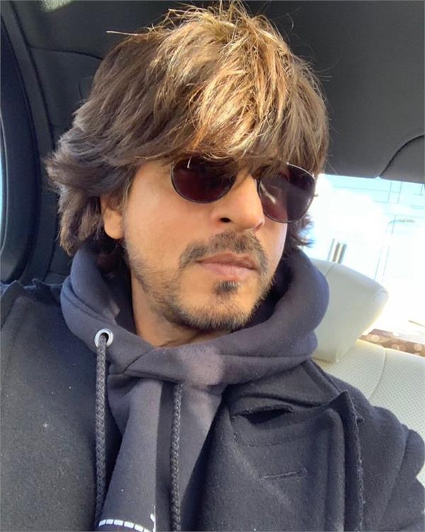 shah rukh khan meets   mysterious   woman in dubai
