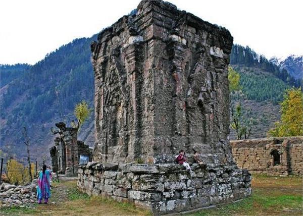 pakistan  sharda temple corridor
