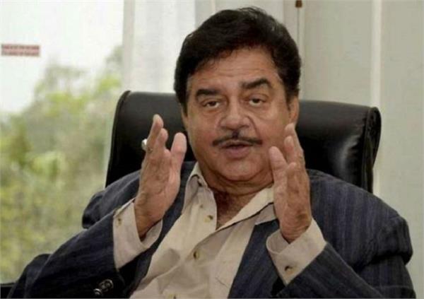 satrughan sinha congress entry hold