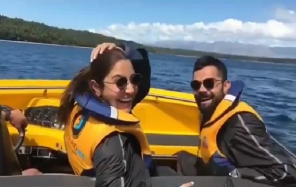 ਅਨੁਸ਼ਕਾ ਨੇ ਸਮੁੰਦਰ 'ਚ ਚਲਾਈ boat, ਹੱਸਣ ਲੱਗੇ ਕੋਹਲੀ ਤਾਂ ਪਤਨੀ ਨੇ ਕੀਤਾ ਕੁੱਝ ਅਜਿਹਾ