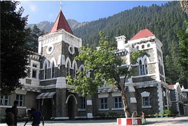 uttarakhand hc married daughters government job