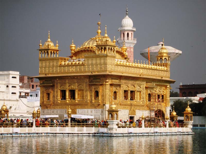 ਸ੍ਰੀ ਹਰਿਮੰਦਰ ਸਾਹਿਬ ਦੇ ਦਰਸ਼ਨਾਂ ਲਈ ਲੱਗਣਾ ਪਵੇਗਾ ਲੰਬੀ ਲਾਈਨ ''ਚ