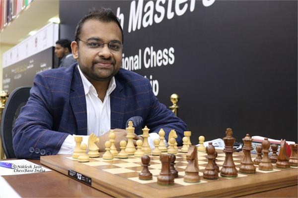 sharjah masters  ernesto beat abhijit on single lead