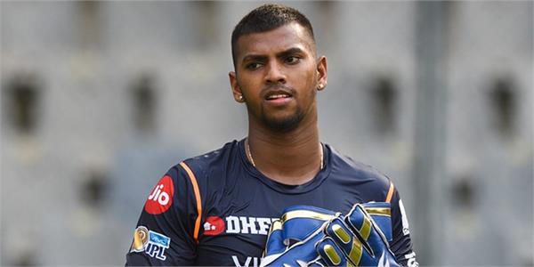 gill is happy with comparison  but wants to make his own identity
