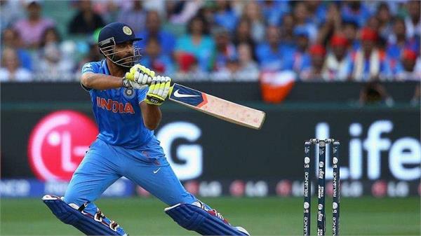 jadeja completed 2000 runs in odis