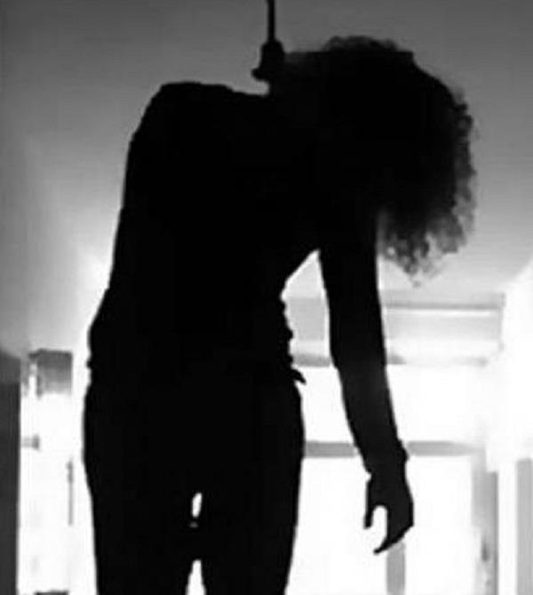 distress girl committed suicide