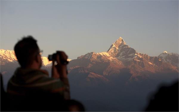 malaysian mountaineer trapped in mount millennium safe