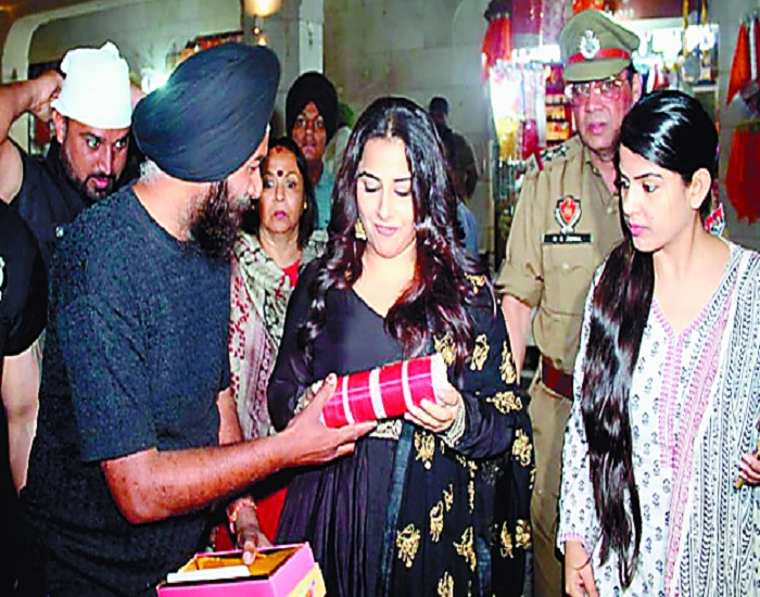 ਵਿਦਿਆ ਬਾਲਨ ਸੱਚਖੰਡ ਸ੍ਰੀ ਹਰਿਮੰਦਰ ਸਾਹਿਬ ਹੋਈ ਨਤਮਸਤਕ