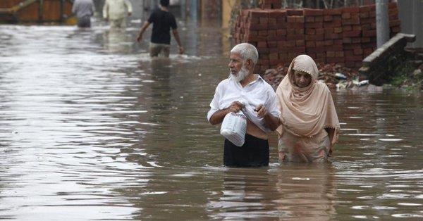 flood pakistan killed 6