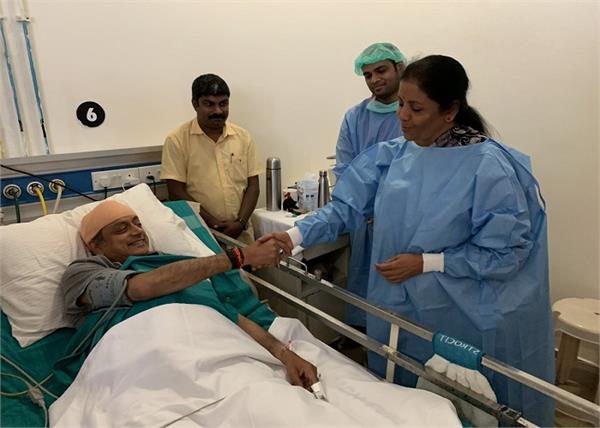 shashi tharoor nirmala sitharaman visit hospital