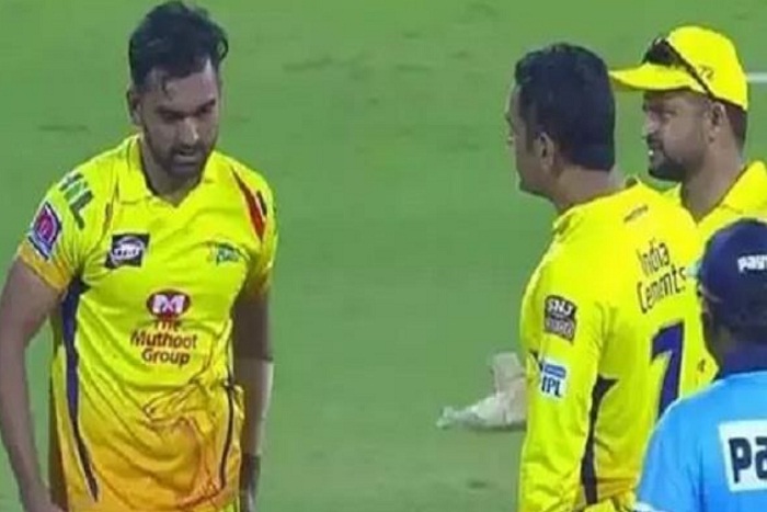IPL 2019 : ਜਦੋਂ ਮੈਚ ਦੌਰਾਨ ਧੋਨੀ ਹੋਏ ਚਾਹਰ ''ਤੇ ਗੁੱਸਾ, ਪਾਈ ਖ਼ੂਬ ਝਾੜ (ਵੀਡੀਓ ਵਾਇਰਲ)