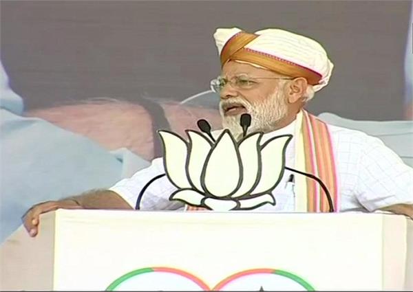 pm modi and udhav thakrey latur rally