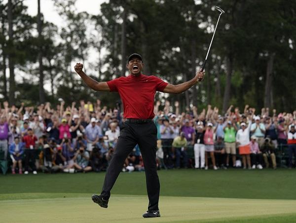 tiger woods crowned the 15th major
