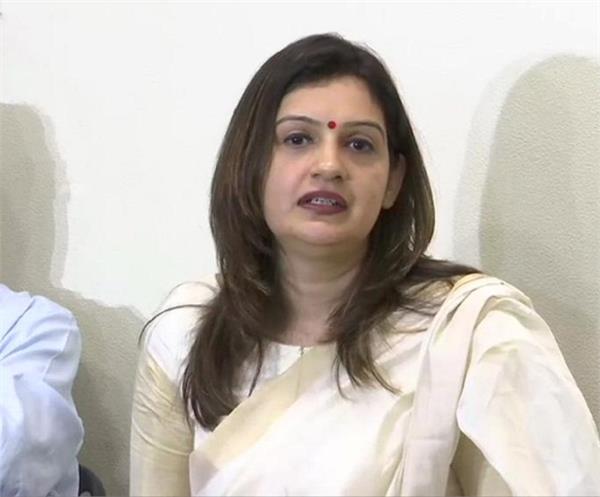 priyanka chaturvedi shivsena