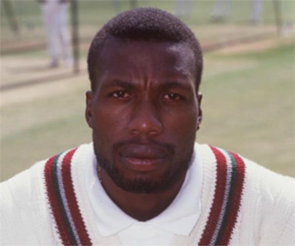 curtly ambrose  steve smith