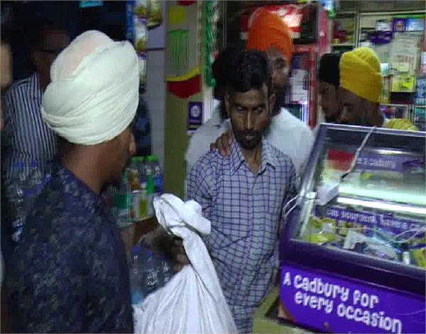 amritsar  sirithad khalsa  tobacco  shopkeeper