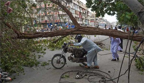 23 killed thunderstorms pakistan