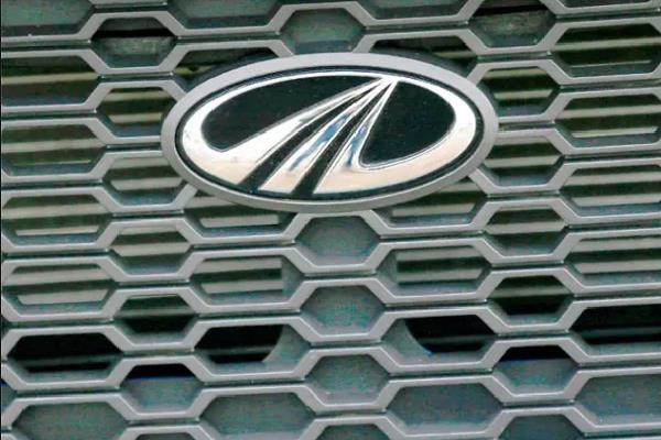 mahindra pickup vehicle sales cross rs 1 5 lakh in 2018 19