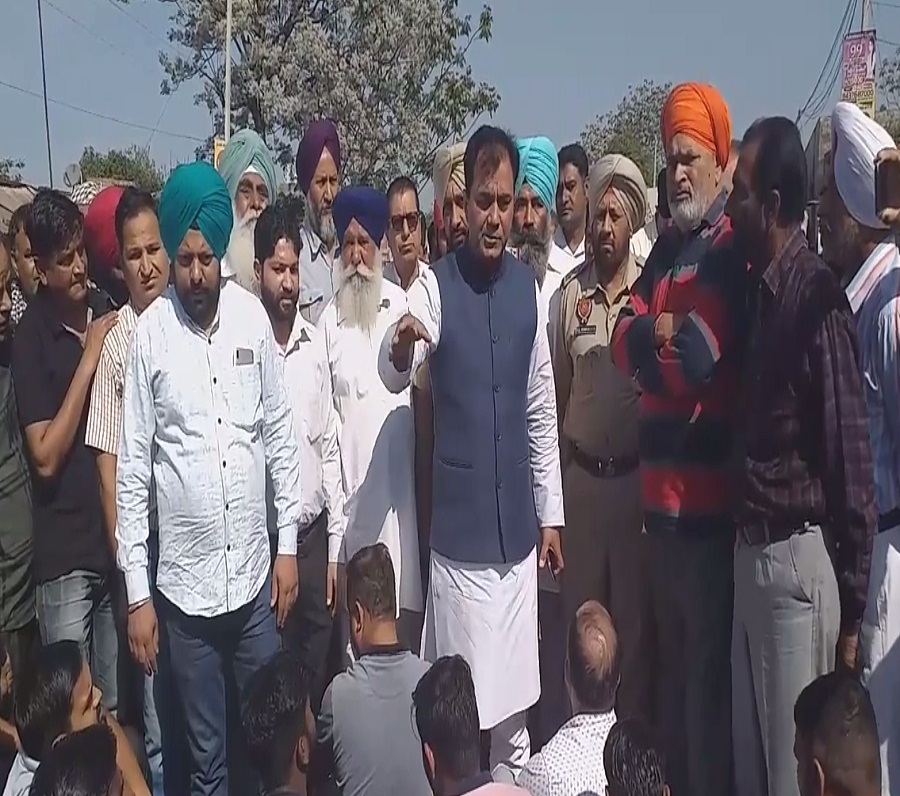 ਚੋਰੀ ਦੀਆਂ ਵਾਰਦਾਤਾਂ 'ਚ ਵਾਧੇ ਨੂੰ ਦੇਖ ਕੇ ਦੁਕਾਨਦਾਰਾਂ ਵੱਲੋਂ ਰੋਸ ਪ੍ਰਦਰਸ਼ਨ