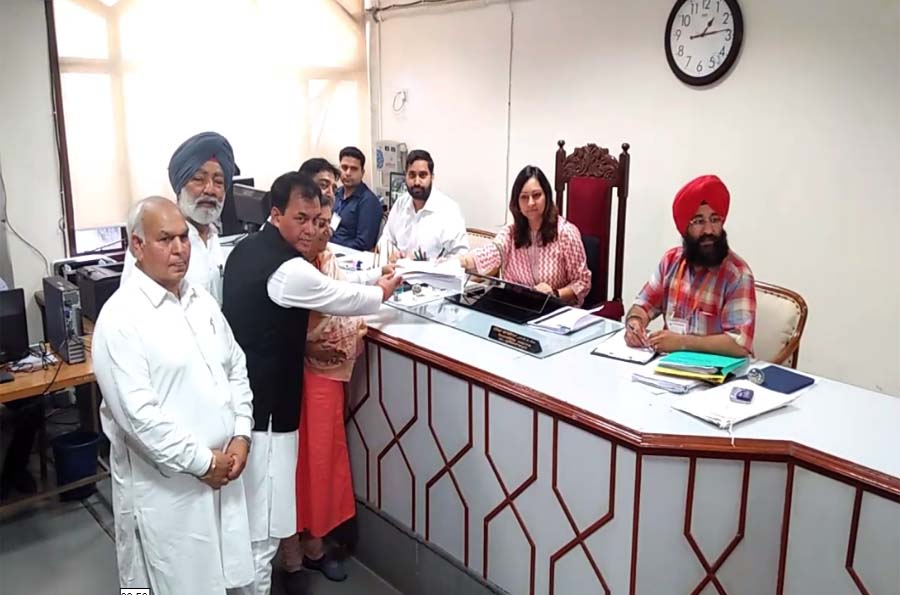 ਹੁਸ਼ਿਆਰਪੁਰ ਤੋਂ ਕਾਂਗਰਸੀ ਉਮੀਦਵਾਰ ਰਾਜ ਕੁਮਾਰ ਚੱਬੇਵਾਲ ਨੇ ਭਰਿਆ ਨਾਮਜ਼ਦਗੀ ਪੱਤਰ
