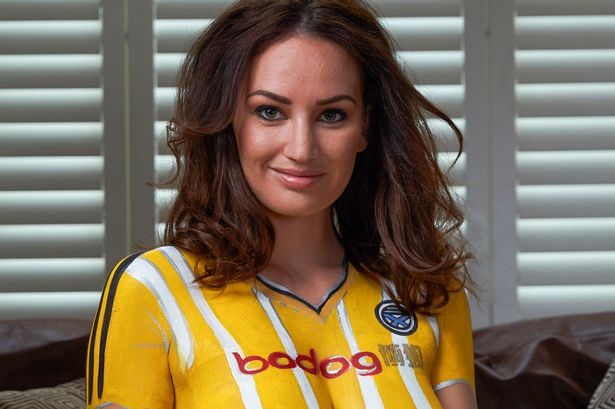 ਸਟ੍ਰਿਪ ਮਾਡਲਜ਼ ਤੋਂ ਪ੍ਰਮੋਸ਼ਨ ਕਰਵਾ ਕੇ ਸਵਾਲਾਂ ਦੇ ਘੇਰੇ ''ਚ ਆਇਆ ਫੁੱਟਬਾਲ ਕਲੱਬ