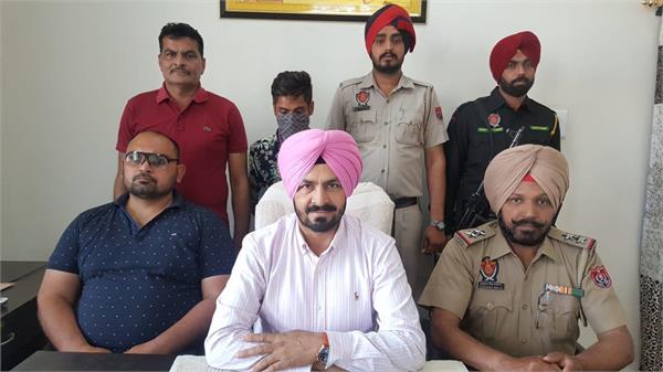 heroin  smuggler arrested