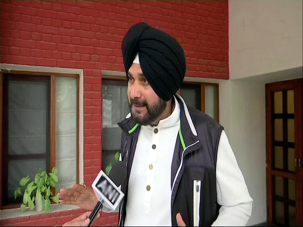 ਨਵਜੋਤ ਸਿੱਧੂ 'ਤੇ ਚੋਣ ਕਮਿਸ਼ਨ ਦੀ ਸਖਤੀ, ਕੀਤਾ ਨੋਟਿਸ ਜਾਰੀ