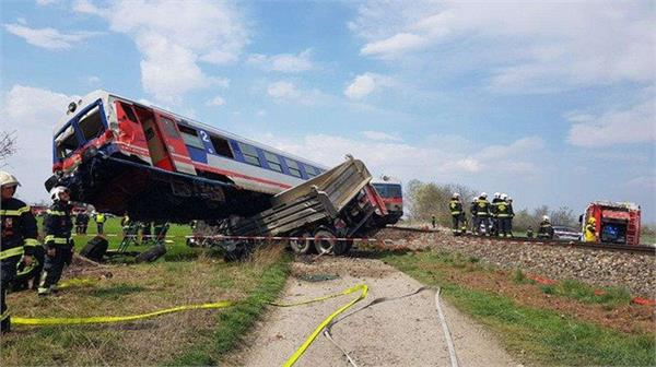 14 people injured in a train derailed in austria