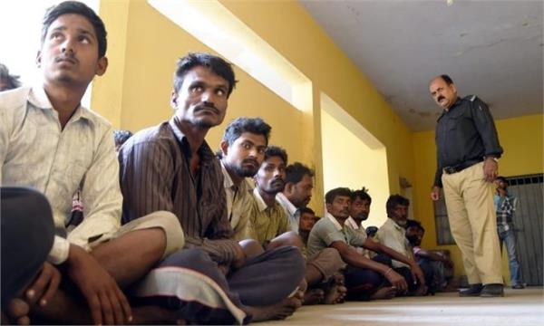 pakistan releases 100 indian fishermen