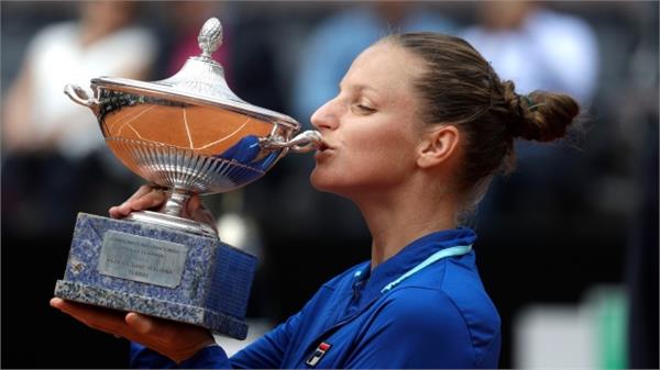 pilskova wins women  s singles title