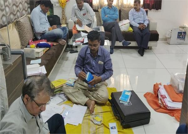 indore development authority sub engineer raid cash recovered