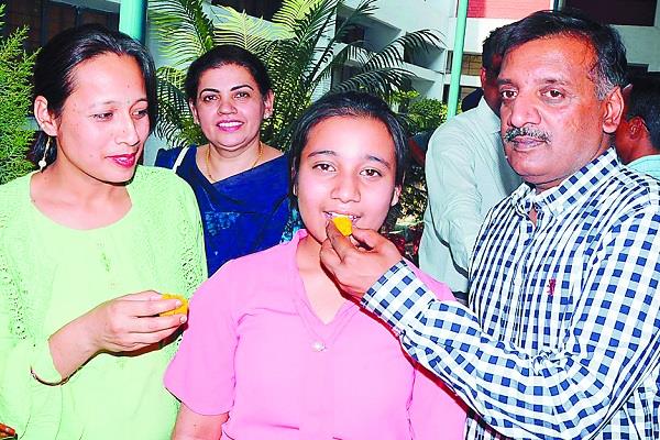 bathinda  cbse 10th result  manya jindal  top