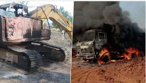 naxalites set ablaze haiwa trucks and poclain machine