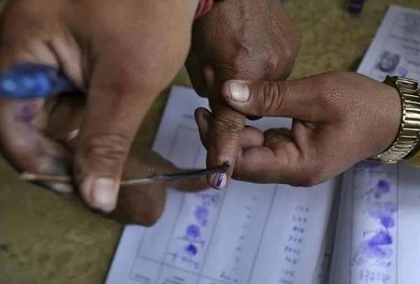voting tamil nadu s 4 assembly seats continues