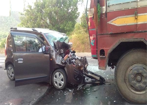 odisha in accident  five people of a family killed