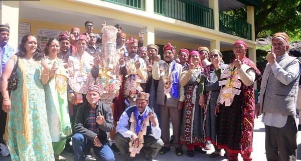 groom vote in manali