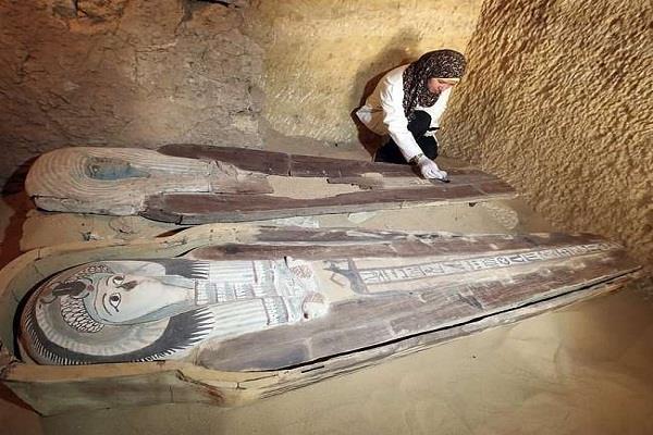 egypt discover of three tombs