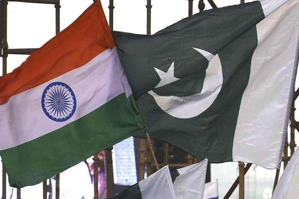 pakistan  2 indian diplomats