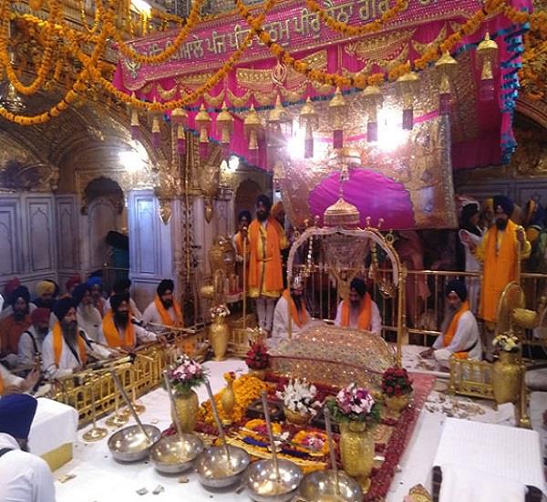 amritsar  guru hargobind sahib  sri darbar sahib