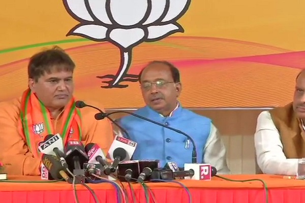 ''ਆਪ'' ਨੂੰ ਝਟਕਾ, ਵਿਧਾਇਕ ਦੇਵੇਂਦਰ ਸਹਿਰਾਵਤ ਭਾਜਪਾ ''ਚ ਸ਼ਾਮਲ