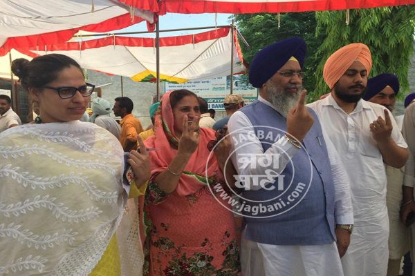 ਪਰਿਵਾਰ ਸਮੇਤ ਵੋਟ ਪਾਉਣ ਪੁੱਜੇ ਭਾਈ ਗੋਬਿੰਦ ਸਿੰਘ ਲੌਂਗੋਵਾਲ